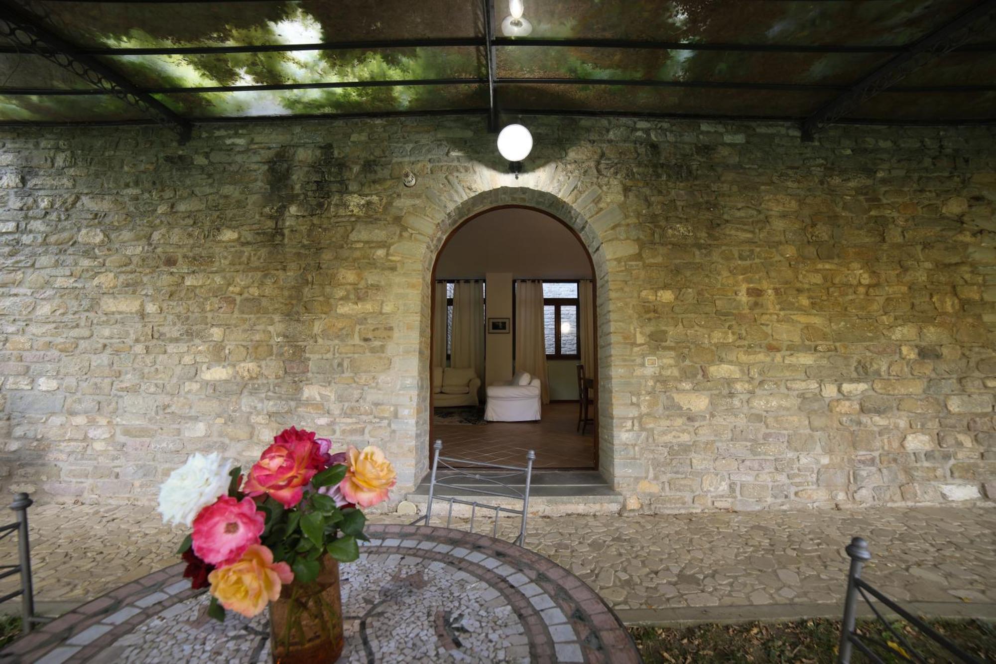 Апарт отель Ht Castello Di Campolongo Valfabbrica Экстерьер фото